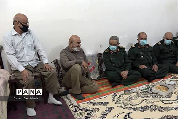دیدار سردار غیب پرور با دو خانواده شهید بوشهری