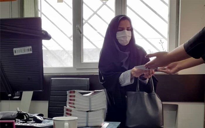 اهداء کتابچه آموزشی با عنوان بلوغ دختران به اداره آموزش و پرورش ملارد