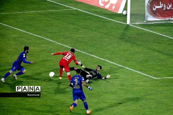 دیدار تیم‌های استقلال و پرسپولیس