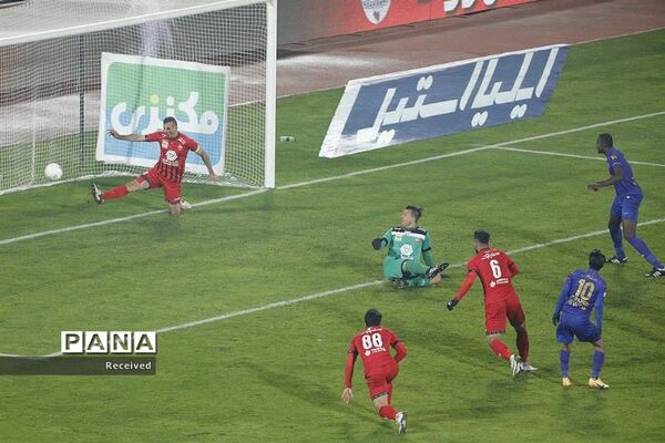 دیدار تیم‌های استقلال و پرسپولیس