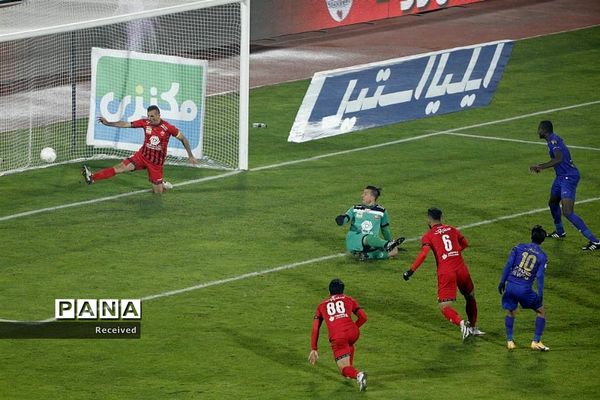 دیدار تیم‌های استقلال و پرسپولیس