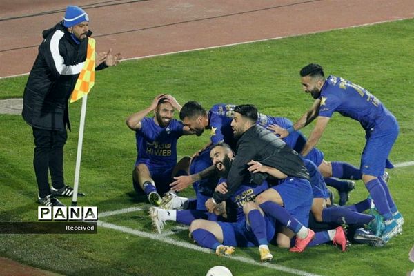 دیدار تیم‌های استقلال و پرسپولیس