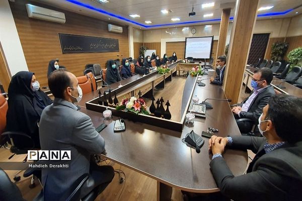 تجلیل از رابطین پژوهش مدارس ناحیه یک بهارستان