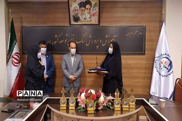 تجلیل از رابطین پژوهش مدارس ناحیه یک بهارستان