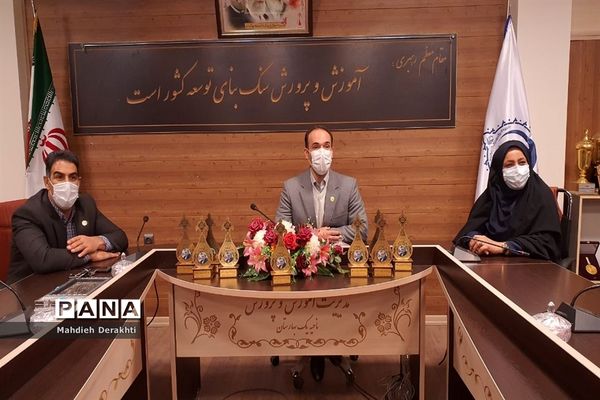 تجلیل از رابطین پژوهش مدارس ناحیه یک بهارستان