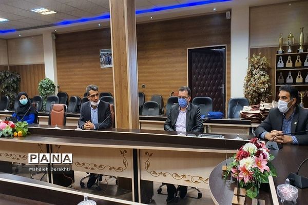 تجلیل از رابطین پژوهش مدارس ناحیه یک بهارستان