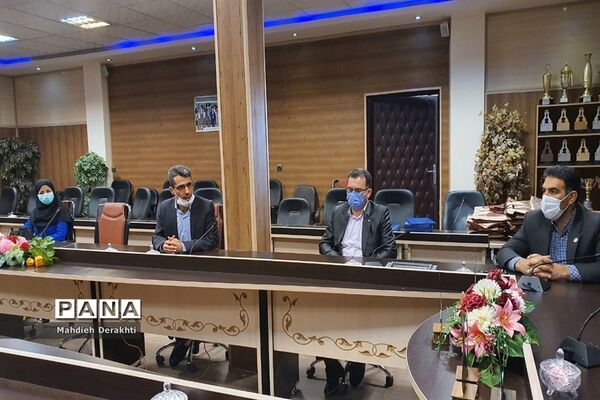 تجلیل از رابطین پژوهش مدارس ناحیه یک بهارستان