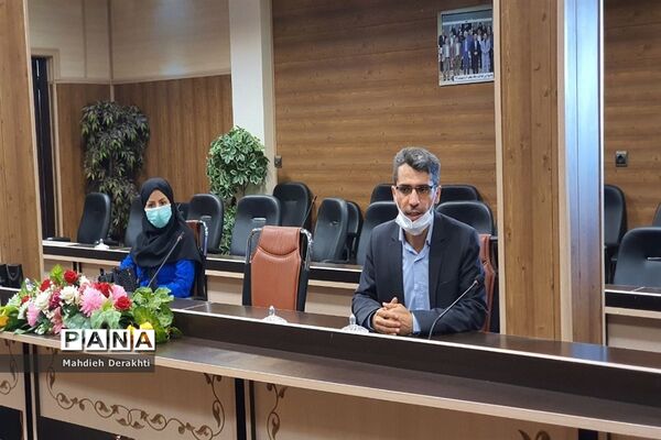 تجلیل از رابطین پژوهش مدارس ناحیه یک بهارستان