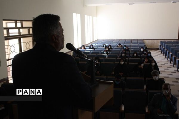 نشست اعضای کانون یاریگران زندگی ابرکوه