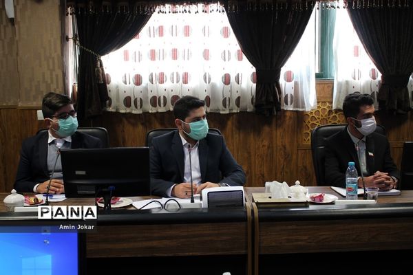 اعطای احکام و اعتبارنامه اعضاء هیات رئیسه مجلس دانش‌آموزی استان فارس