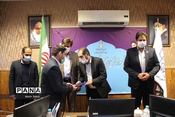 اعطای احکام و اعتبارنامه اعضاء هیات رئیسه مجلس دانش‌آموزی استان فارس