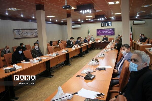 جلسه مشترک شورای آموزش و پرورش نواحی یک و دو بهارستان با موضوع طرح نماد در فرمانداری