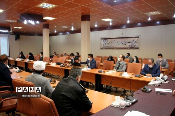 جلسه مشترک شورای آموزش و پرورش نواحی یک و دو بهارستان با موضوع طرح نماد در فرمانداری