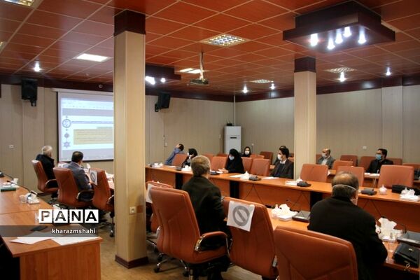 جلسه مشترک شورای آموزش و پرورش نواحی یک و دو بهارستان با موضوع طرح نماد در فرمانداری