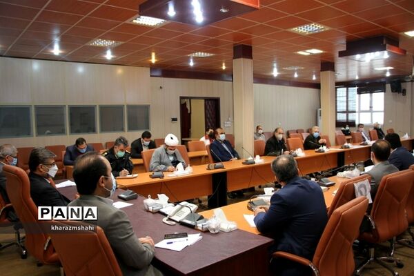 جلسه مشترک شورای آموزش و پرورش نواحی یک و دو بهارستان با موضوع طرح نماد در فرمانداری