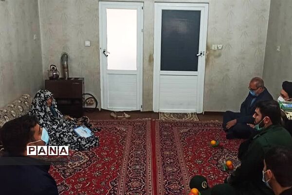دیدارمسئولان آموزش و پرورش ناحیه یک ری با خانواده‌های معظم شهدای دفاع مقدس