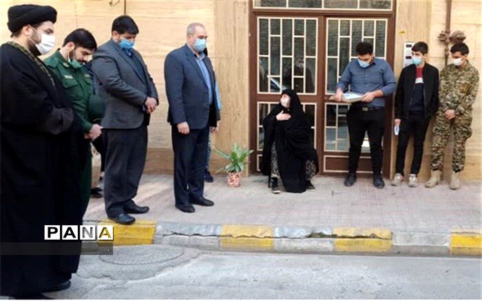 دیدار مدیر آموزش و پرورش ناحیه یک شهرری با خانواده شهدای دفاع مقدس