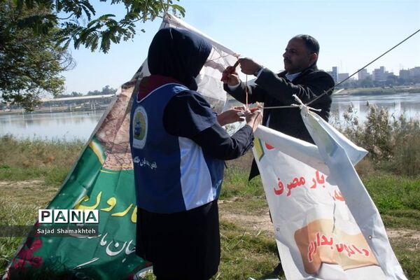 پاکسازی ساحل رودخانه کارون در شهراهواز توسط پیشتازان ناحیه یک اهواز