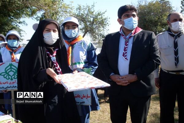 پاکسازی ساحل رودخانه کارون در شهراهواز توسط پیشتازان ناحیه یک اهواز