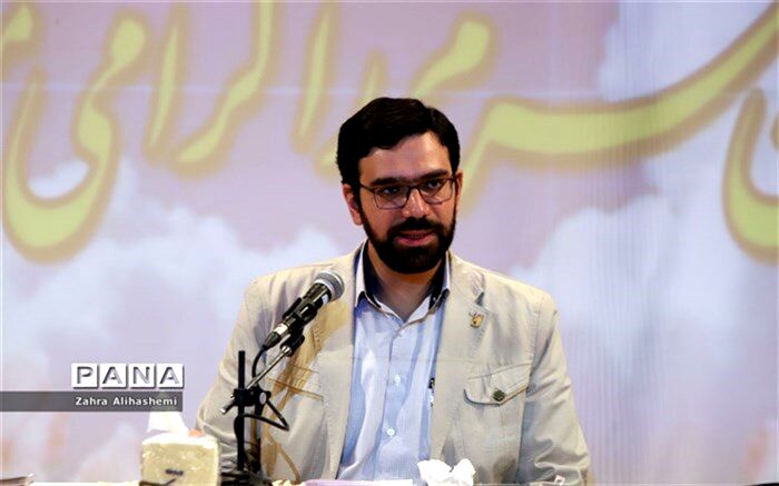 هدف اصلی نمایشگاه مدرسه انقلاب آشنا کردن دانش آموزان با فضای انقلاب اسلامی است