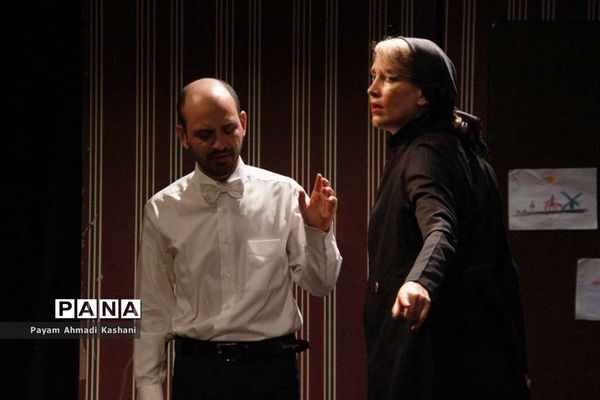 اجرای نمایش اسم