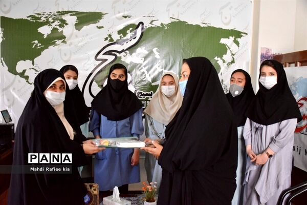تبریک دانش آموزان خبرنگار خبرگزاری پانا، به مناسبت روز خبرنگار  به خبرنگاران  آذربایجان شرقی