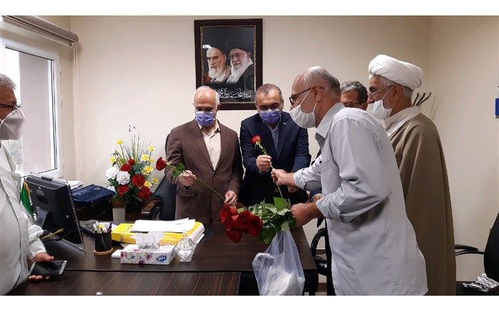 اهدای گل آزادگان گیلان به کادر درمان