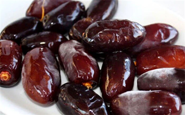 برای پیشگیری از ابتلا به بیماری کرونا رطب و خرما را قبل از مصرف بشویید