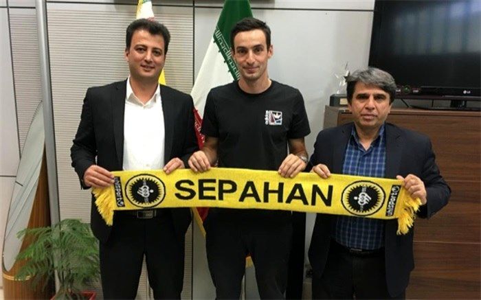 ستاره خارجی سپاهان قراردادش را تمدید کرد