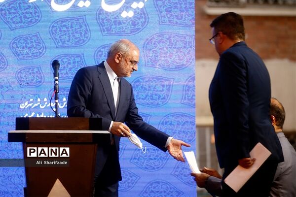 آیین تجلیل از معلمان و عوامل برنامه مدرسه تلویزیونی ایران