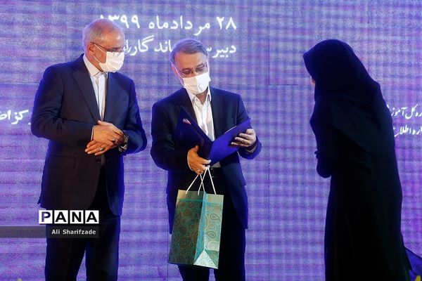 آیین تجلیل از معلمان و عوامل برنامه مدرسه تلویزیونی ایران