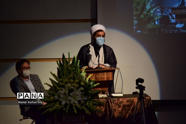 برگزارى مراسم روز پزشک جهت قدردانى از پزشکان فعال بخش‌هاى کرونایى آذربایجان شرقى