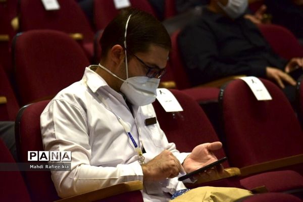 برگزارى مراسم روز پزشک جهت قدردانى از پزشکان فعال بخش‌هاى کرونایى آذربایجان شرقى