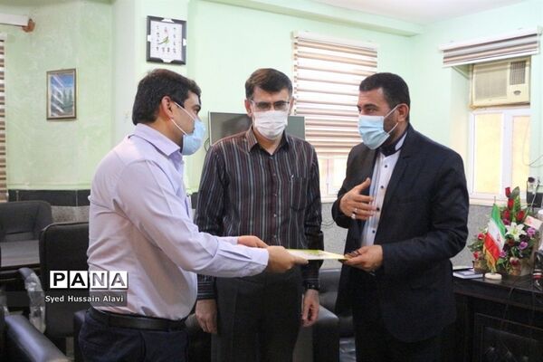 تجلیل و تقدیر از طلایه داران تربیت آموزش و پرورش دشتی
