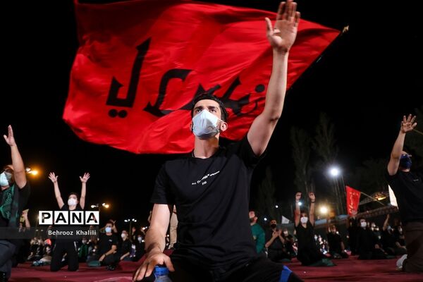 عزاداری حسینی در هیئت ریحانه‌الحسین