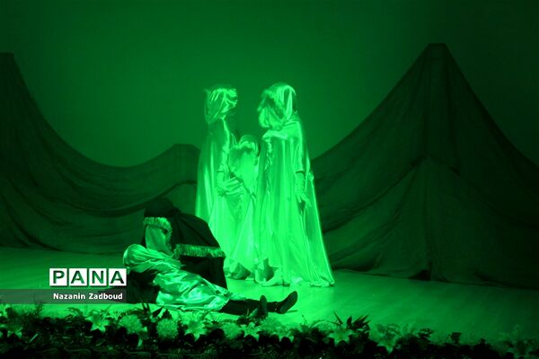 اجرای نمایش حنای خون