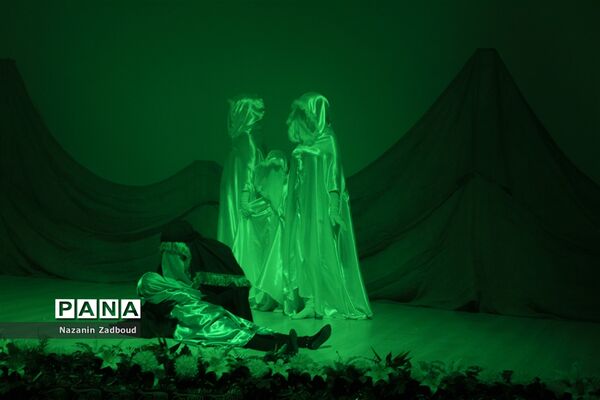 اجرای نمایش حنای خون