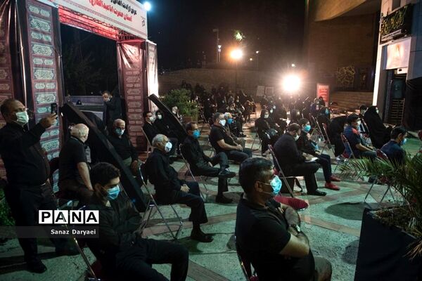 تجمع حسینی اهالی رسانه و فرهنگ، شب عاشورا در محوطه باز فرهنگ‌سرای رسانه
