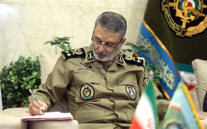 فرمانده کل ارتش به سرلشکر رشید تسلیت گفت