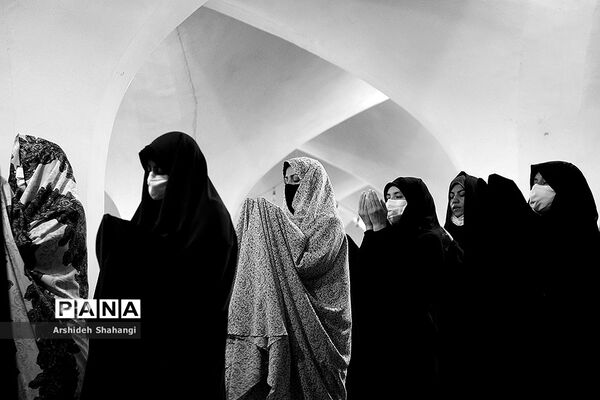 نماز ظهر عاشورا در مسجد امام اصفهان
