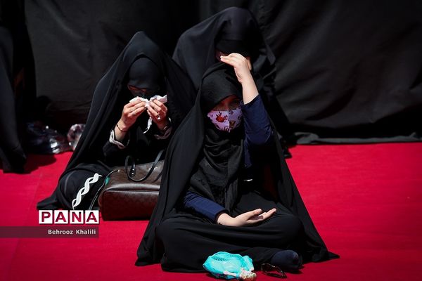 عزاداری ظهر عاشورای حسینی در امام زاده صالح (ع)