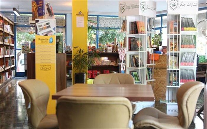 از فروشگاهی ویژه برای توزیع کتب کمک‌آموزشی زبان‌های مختلف تا کافه‌کتابی که کرونا برنامه‌های آن را مجازی کرد