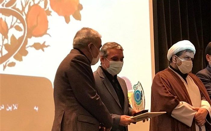 تجلیل از مجتبی زینی وند به عنوان مدیر تراز انقلاب اسلامی