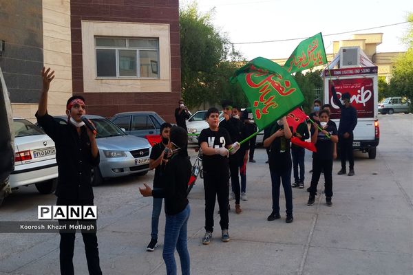 اجرای  مراسم احلی من العسل توسط دانش‌آموزان  به صورت خیابانی در شهرستان کازرون