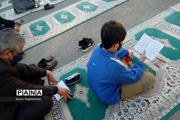مراسم قرائت زیارت عاشورا در اداره آموزش و پرورش اسلامشهر