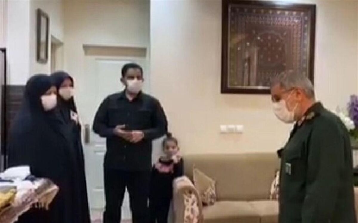 سردار قاآنی با خانواده شهید پورجعفری دیدار کرد