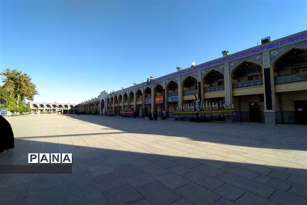 آیین سفره صلوات  و روضه خوانی در حرم مطهر احمد بن موسی (ع)شاهچراغ شیراز در ایام محرم