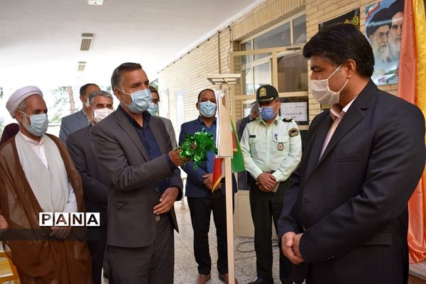 نواختن زنگ آغاز سال تحصیلی جدید درمدارس بهاباد