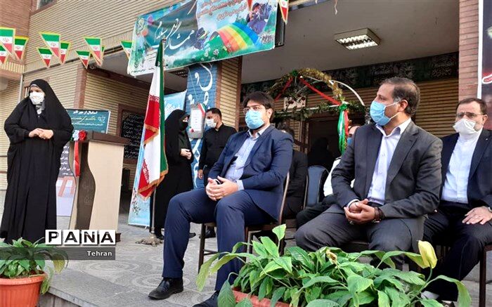 زنگ آغاز سال تحصیلی  در دبیرستان شایسته منطقه ۱۱