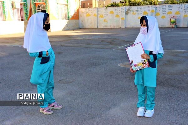 زنگ شکوفه ها در مدارس آباده